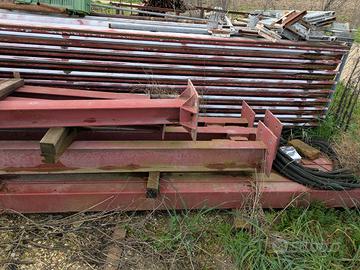 Tettoia in ferro con pannelli