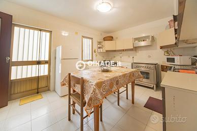Trivano con cortile privato a Cagliari