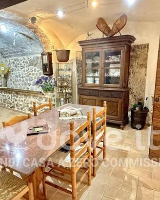 Palazzo / Stabile di 102 m² con 3 locali a Antrodo