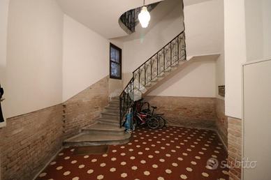 5 LOCALI A VENEZIA