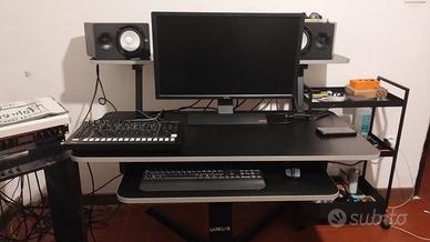 Scrivania studio gaming musica