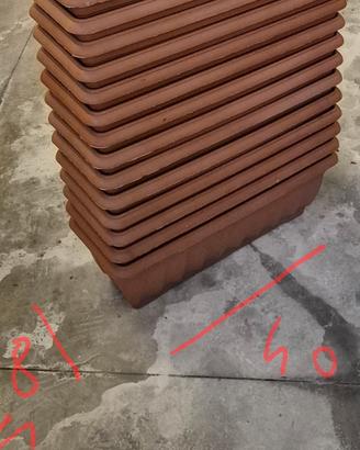 25 FIORIERE CON SOTTOVASO INTEGRATO