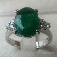 ANELLO ORO 18kt. DIAMANTI E SMERALDO OVALE