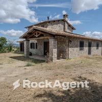 VILLA DI LUSSO CAT. A4 CON AZIENDA AGRICOLA DI 15