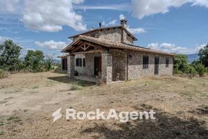 VILLA DI LUSSO CAT. A4 CON AZIENDA AGRICOLA DI 15