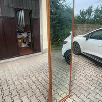 Specchio a tutta altezza con cornice in legno
