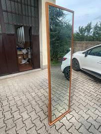 Specchio a tutta altezza con cornice in legno