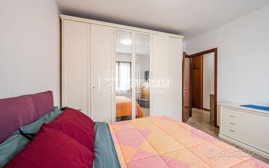 Camera da letto completa letto armadio comò