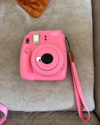 Polaroid rosa con cover