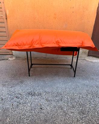 Cuscinone rettangolare arancione da arredo