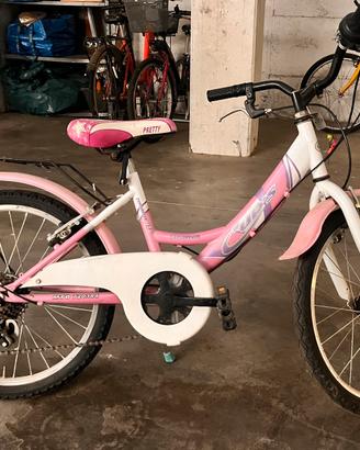 Bicicletta rosa  da  bambina