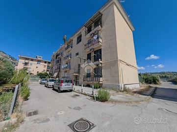 3 LOCALI A POZZUOLI