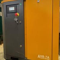 Sistema di aria compressa con serbatoio e essicc.