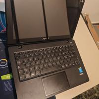 Notebook Asus F200M W11, 4gb/120gb ssd Touchscreen