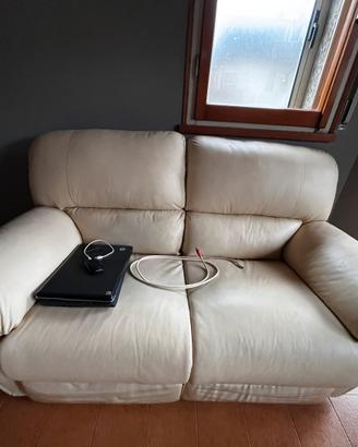 Divani in pelle con alzata per piedi