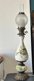 Lampada da tavolo in stile lume a petrolio