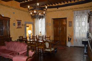 Rustico / Casale di 410 m² con più di 5 locali a L