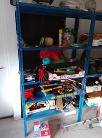 Scaffali in metallo per ripostiglio o cantina