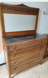 Cassettiera vintage con marmo sopra 