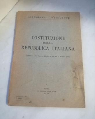 Fascicolo cartaceo 1948 della costituzione Italian