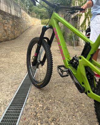 Santa cruz nomad  5 c