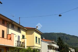 4 LOCALI A PRATO