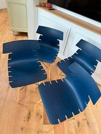 Sedie blu polipropilene e base in legno