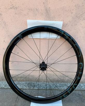 cerchio in  carbonio bianchi reparto corse bici