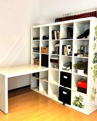 Libreria grande con scrivania – postazione studio/