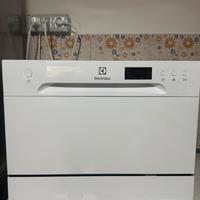 Lavastoviglie compatta