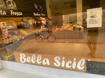 Arredamento negozio frutta verdura