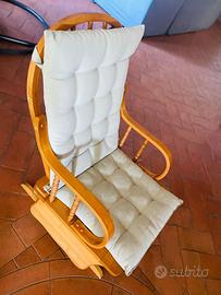 Sedia a dondolo con cuscino