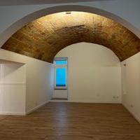 Locale commerciale ristrutturato a osimo centro