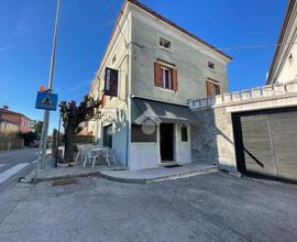 NEGOZIO A TRIESTE