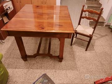 Tavolo d'epoca in vera noce 