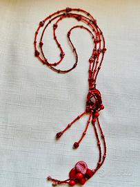 Collana lunga multifilo rossa fatta a mano