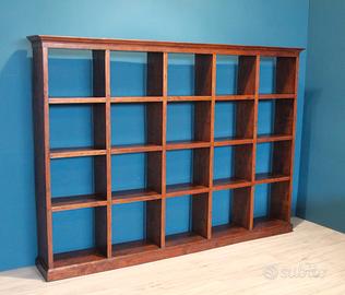 Libreria antica in legno a nido d'ape