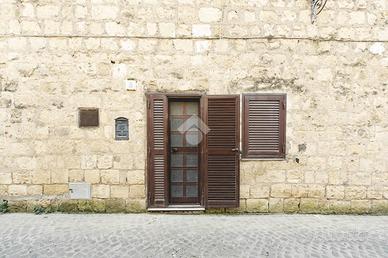 2 LOCALI A TARQUINIA