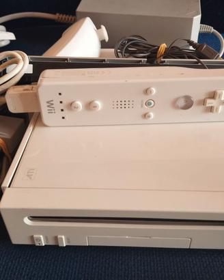 WII COMPLETA DI TUTTI GLI ACCESSORI + GIOCHI
