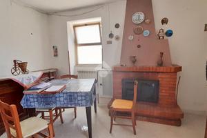 CASA SEMINDIPENDENTE A FUMONE