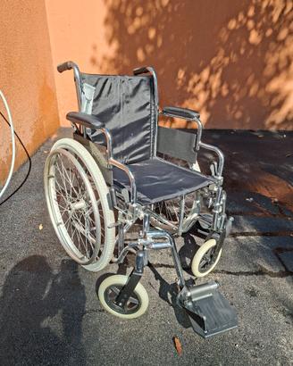 CARROZZINA SEDIA A ROTELLE ANZIANI DISABILI