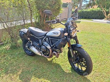 Ducati Scrambler Icon Dark