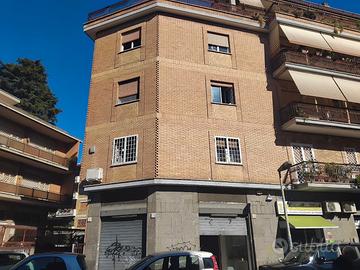 PORTUENSE - Locale commerciale con due vetrine