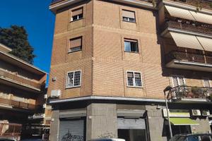 PORTUENSE - Locale commerciale con due vetrine