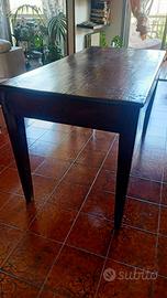 Tavolo in legno rustico