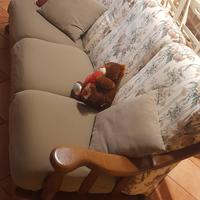 divano legno tre posti con cuscini sganciabili