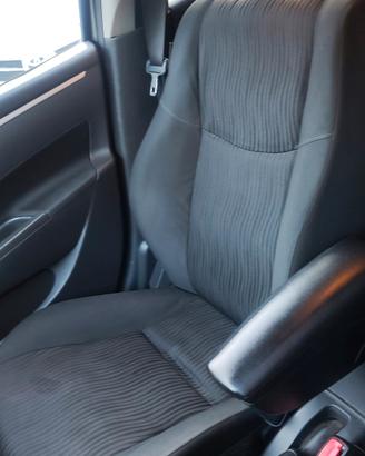 Suzuki swift 2012 interni e tappezzeria