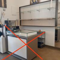 Pareti retroilluminate attività comm