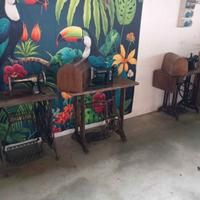 Vecchie macchine da cucire Singer e Necchi