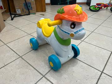 Cavallo a dondolo con musica